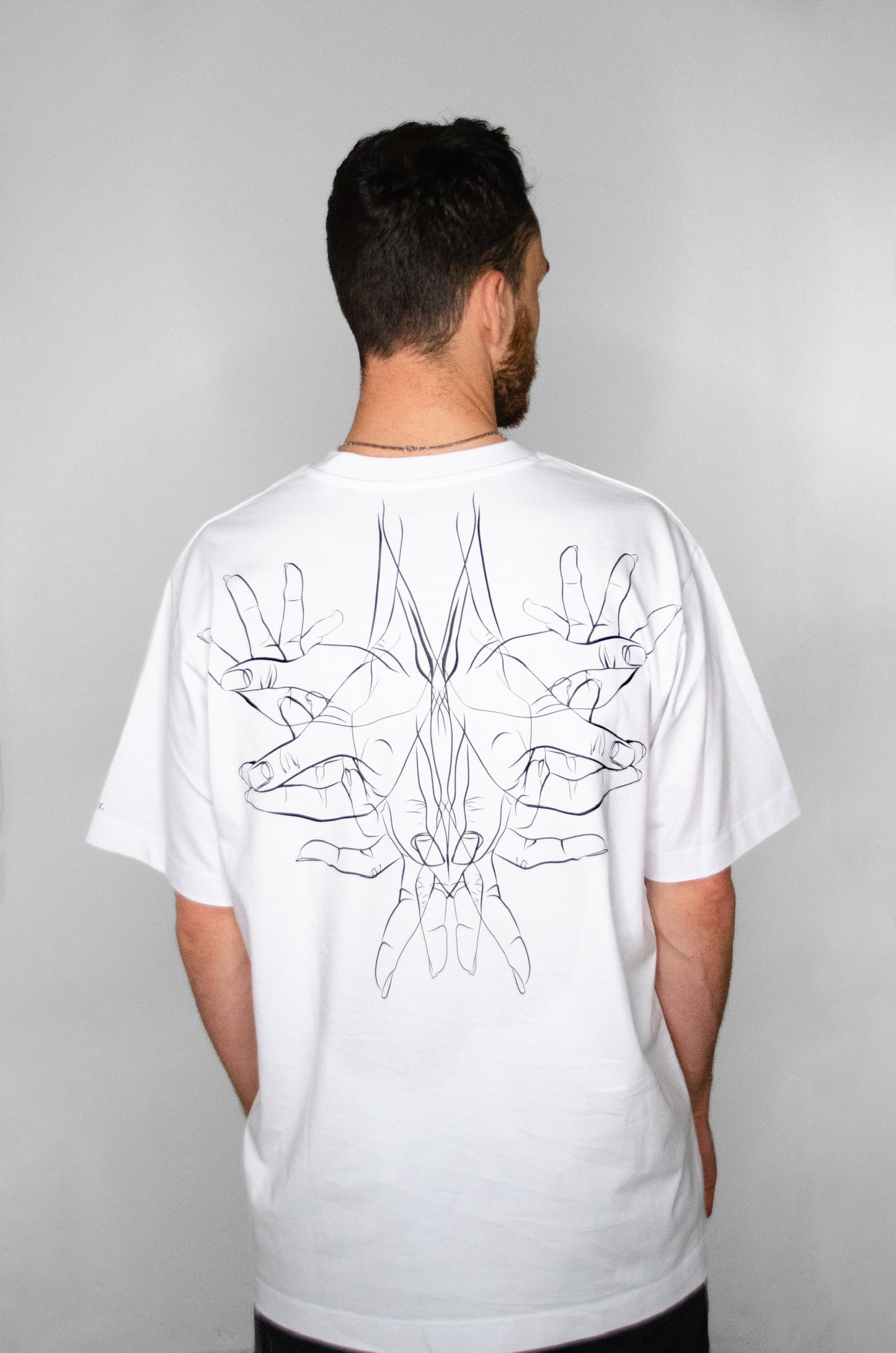 Hand Backprint Shirt by art. - dein neues Lieblingsshirt