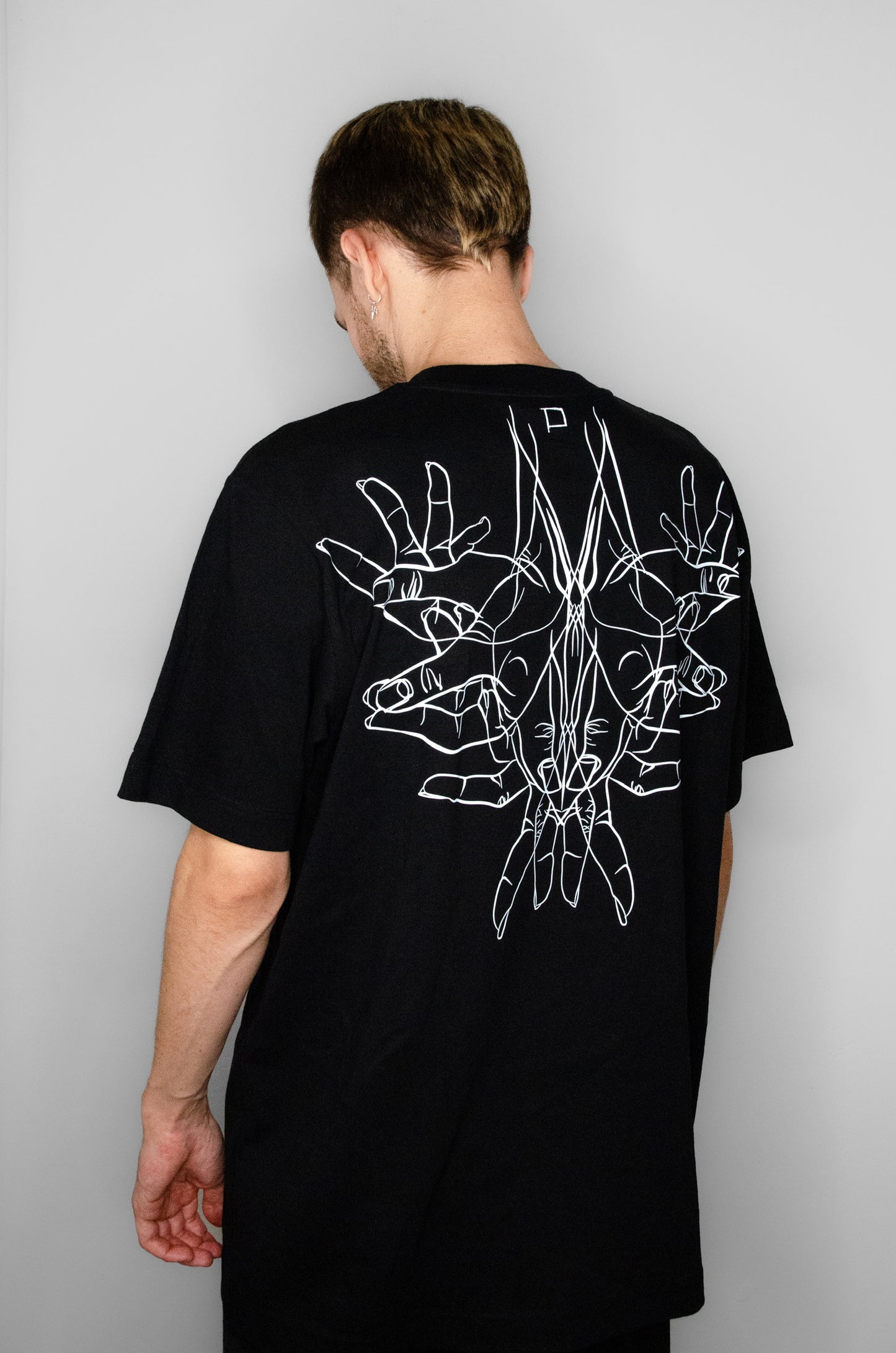 Hand Backprint Shirt by art. - dein neues Lieblingsshirt