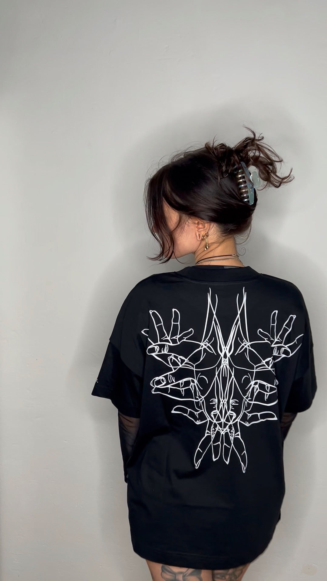 Hand Backprint Shirt by art. - dein neues Lieblingsshirt
