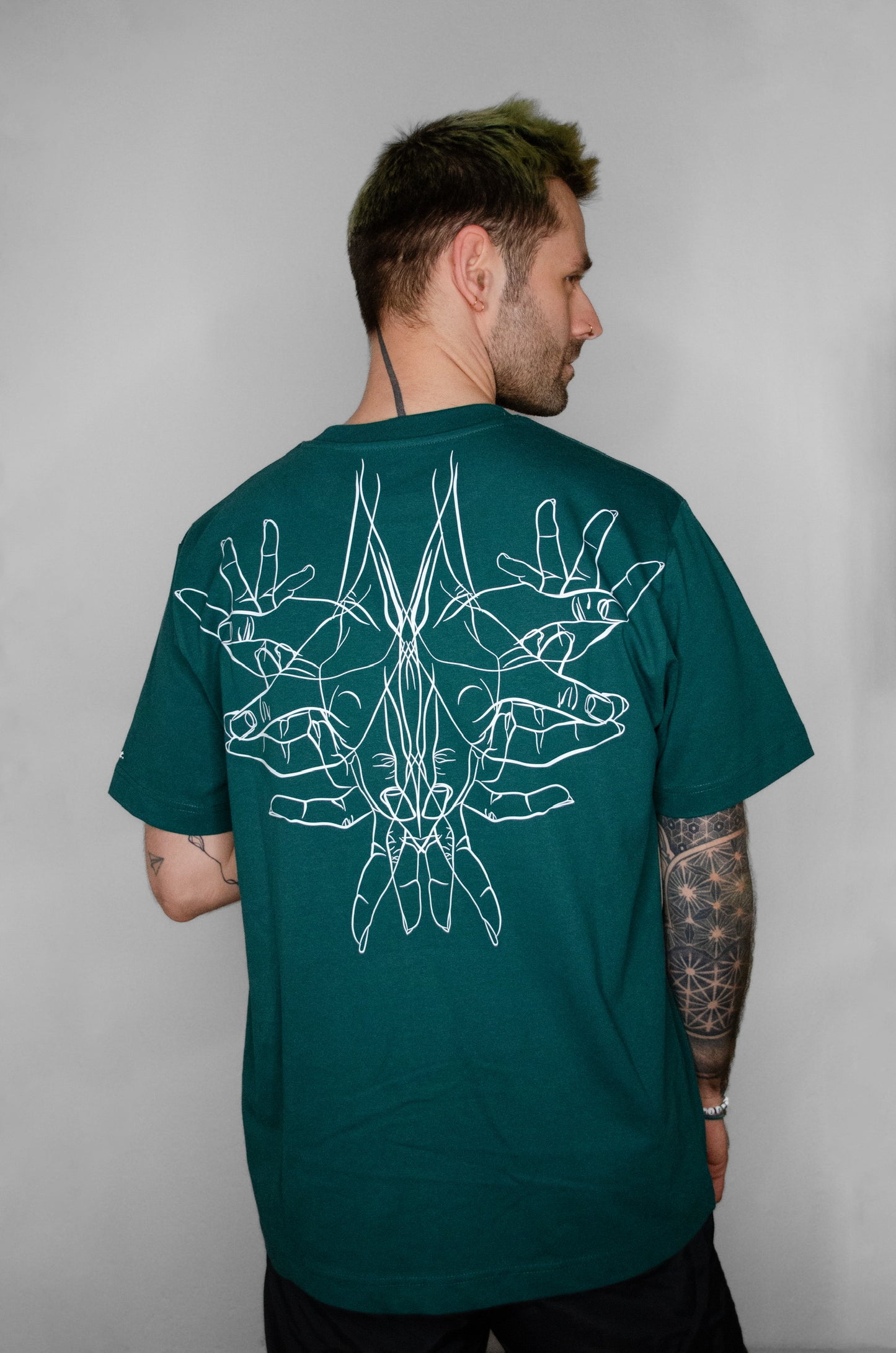 Hand Backprint Shirt by art. - dein neues Lieblingsshirt