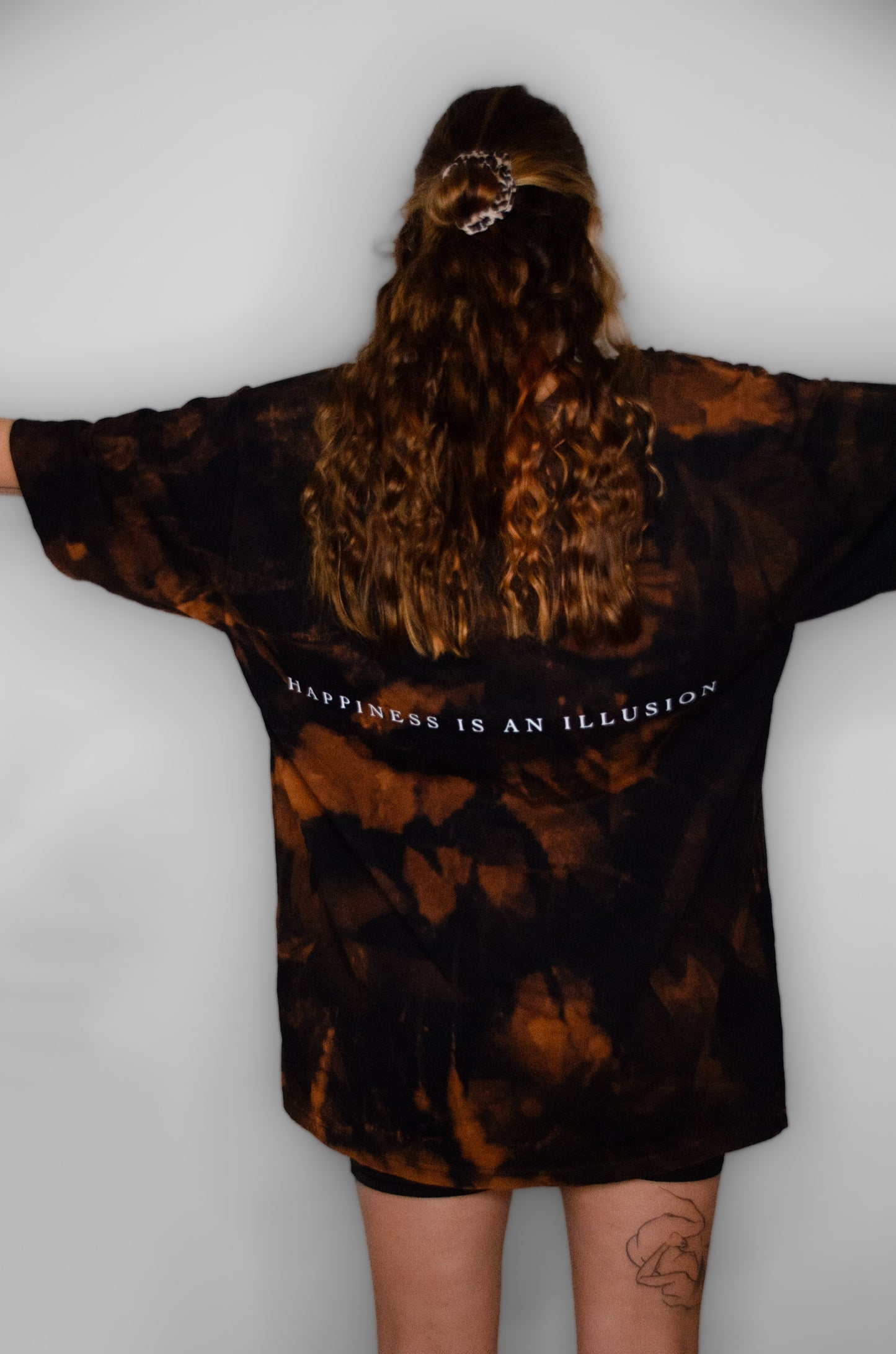 Oversized shirt "happiness is an illusion"