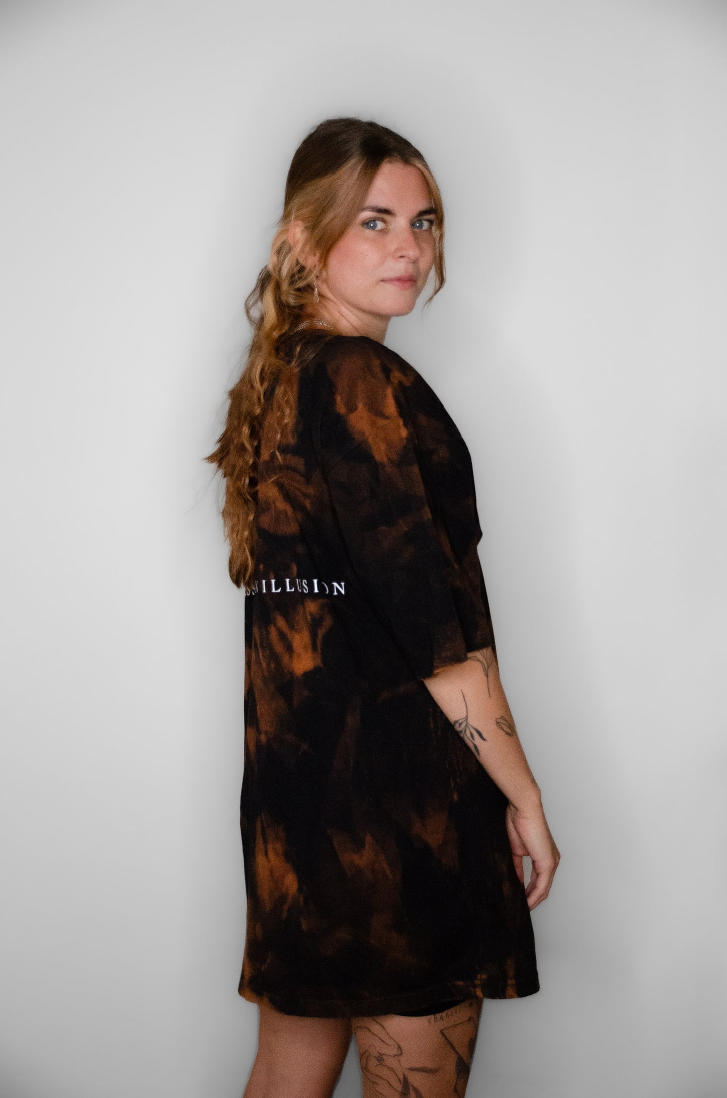 Oversized shirt "happiness is an illusion"