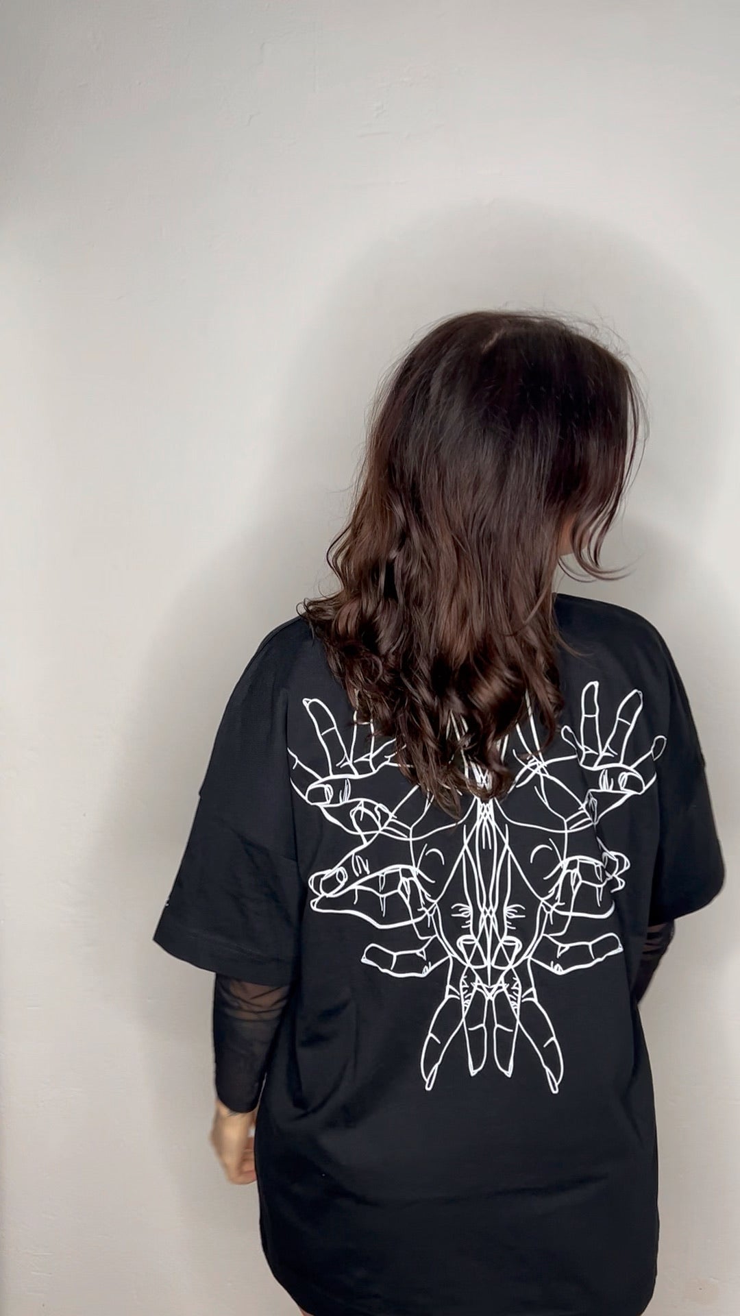 Hand Backprint Shirt by art. - dein neues Lieblingsshirt
