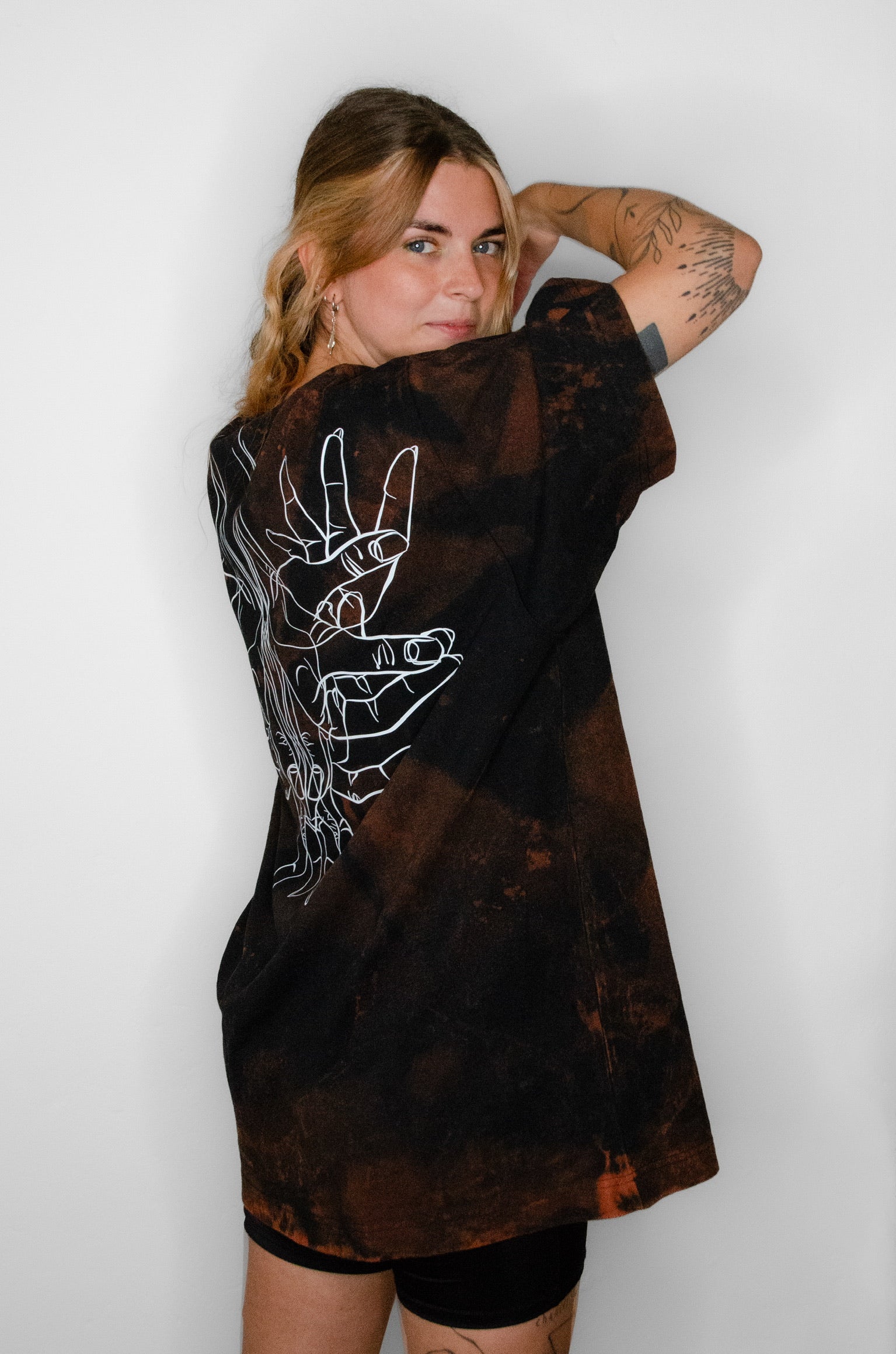 Hand Backprint Shirt - dein neues Lieblingsshirt