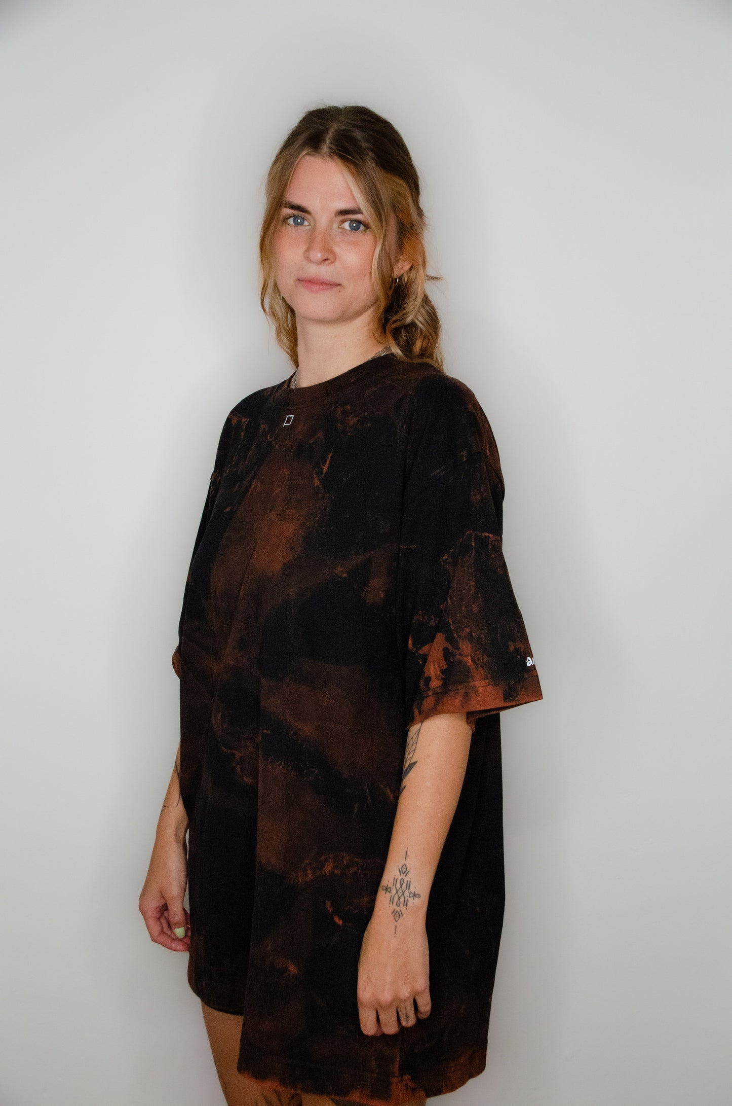 Hand Backprint Shirt BLEACHED - für einen individuellen, unique Look