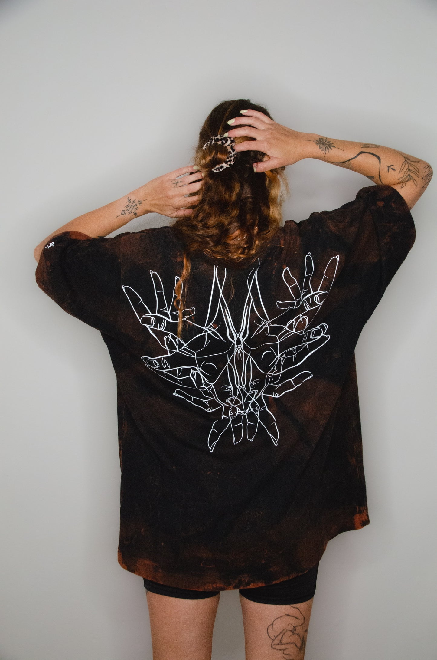Hand Backprint Shirt BLEACHED - für einen individuellen, unique Look