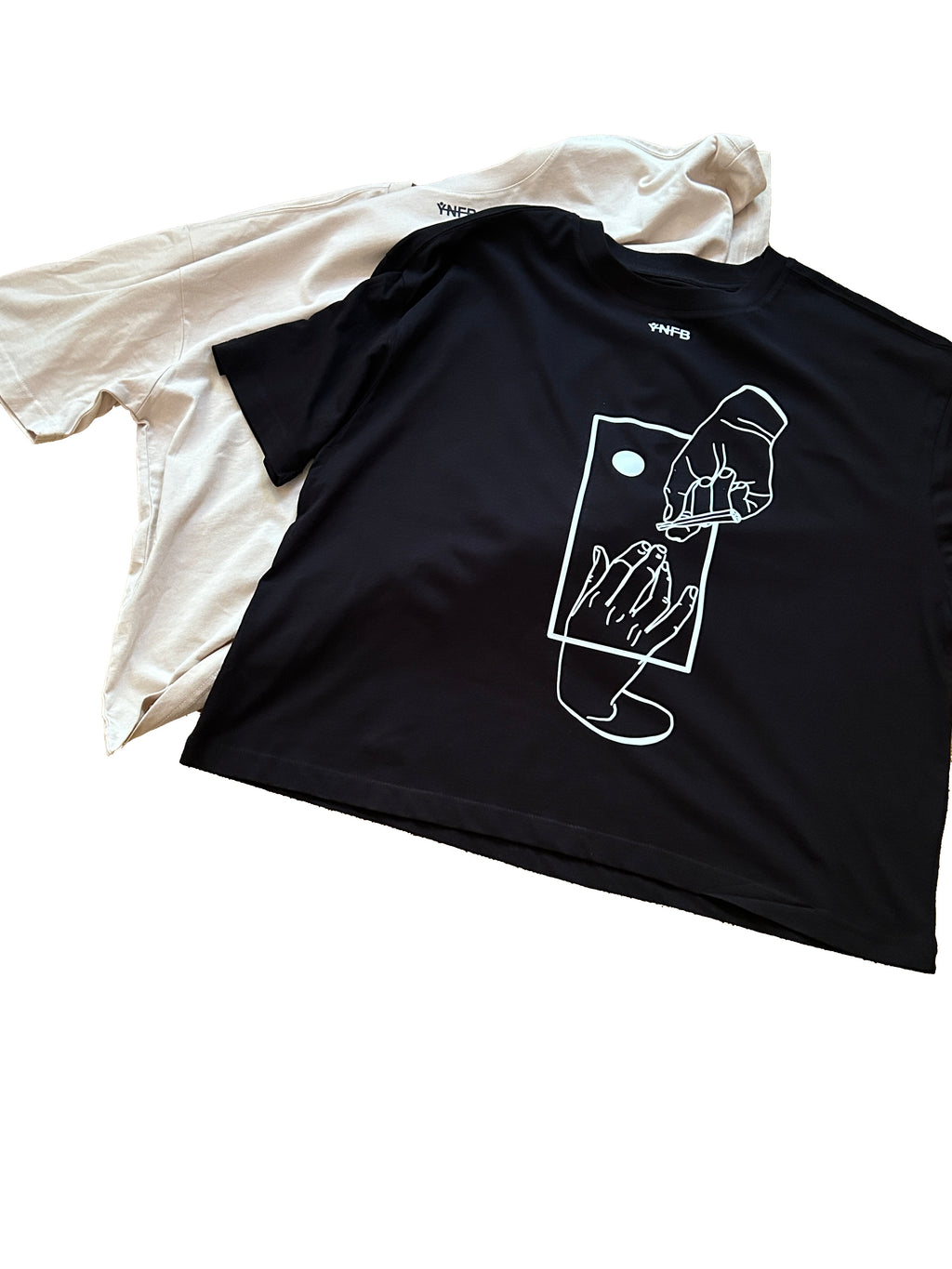 SHARED MOMENT HAND FRONT PRINT - BOXY T-SHIRT
