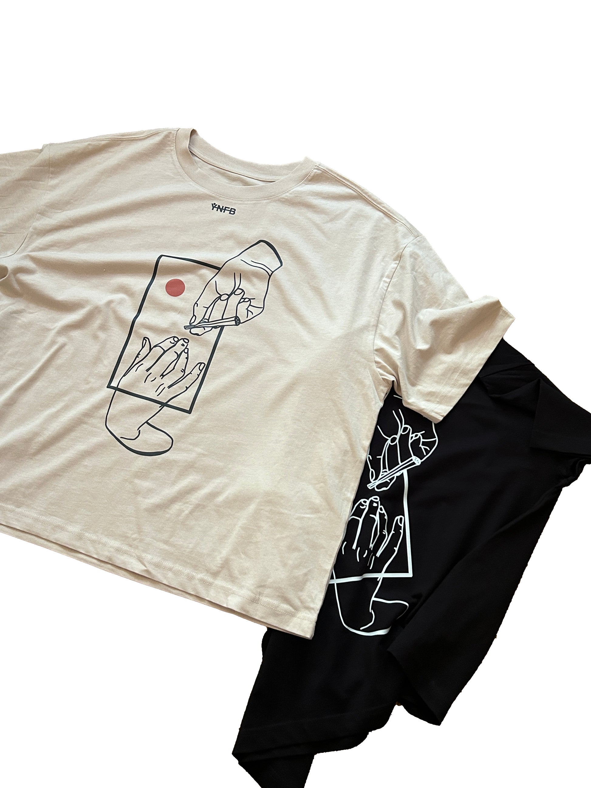 SHARED MOMENT HAND FRONT PRINT - BOXY T-SHIRT