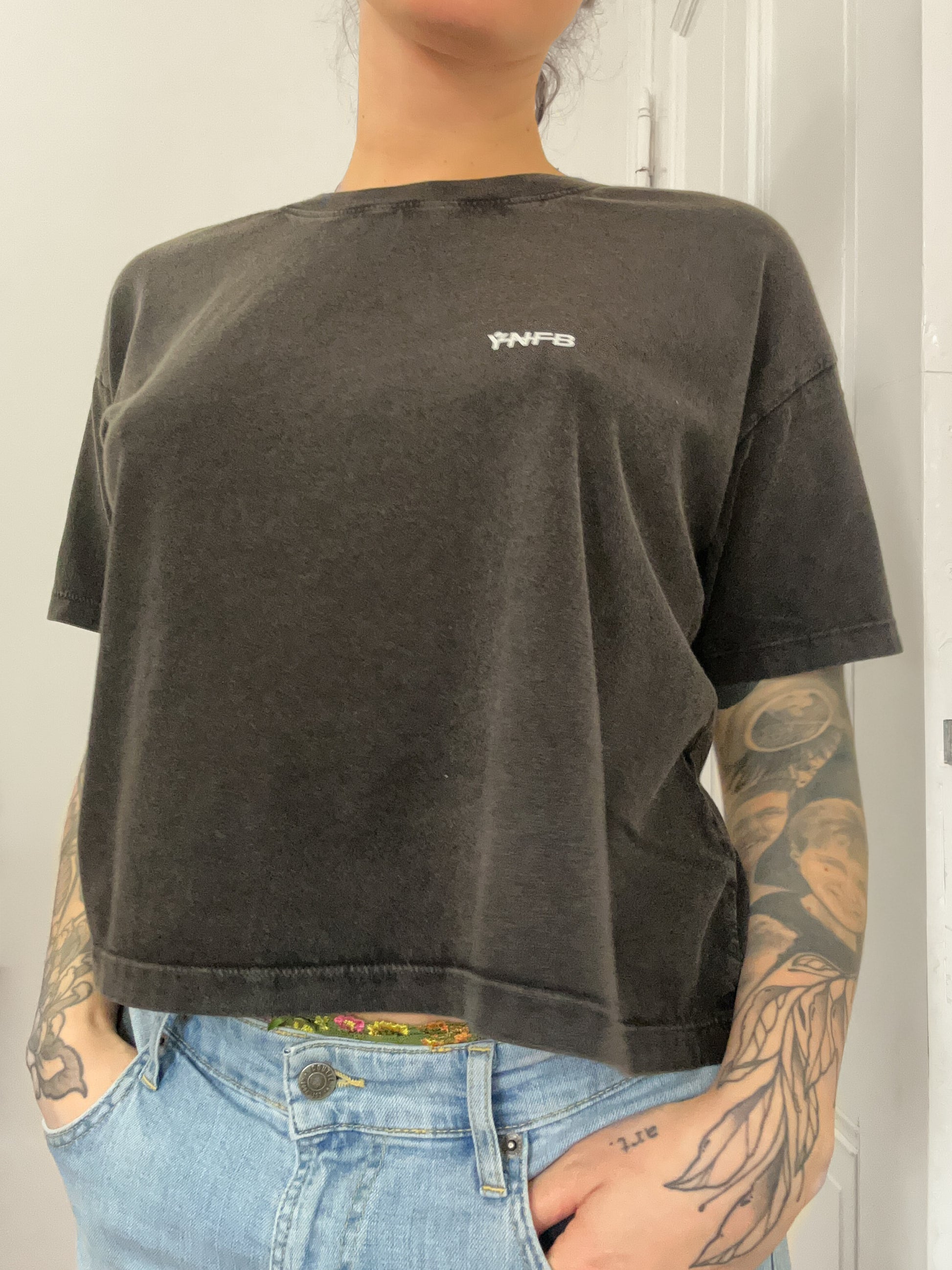 Only 2 piece! Medium Cropped Shirt